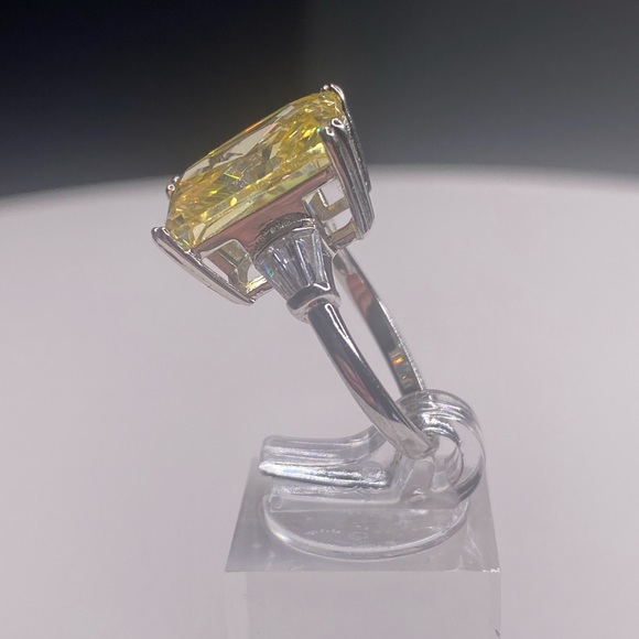 CANARY YELLOW 10 CARAT EMERALD CUT SIMULATED STONE SET IN STERLING SILVER - Picture 7 of 7